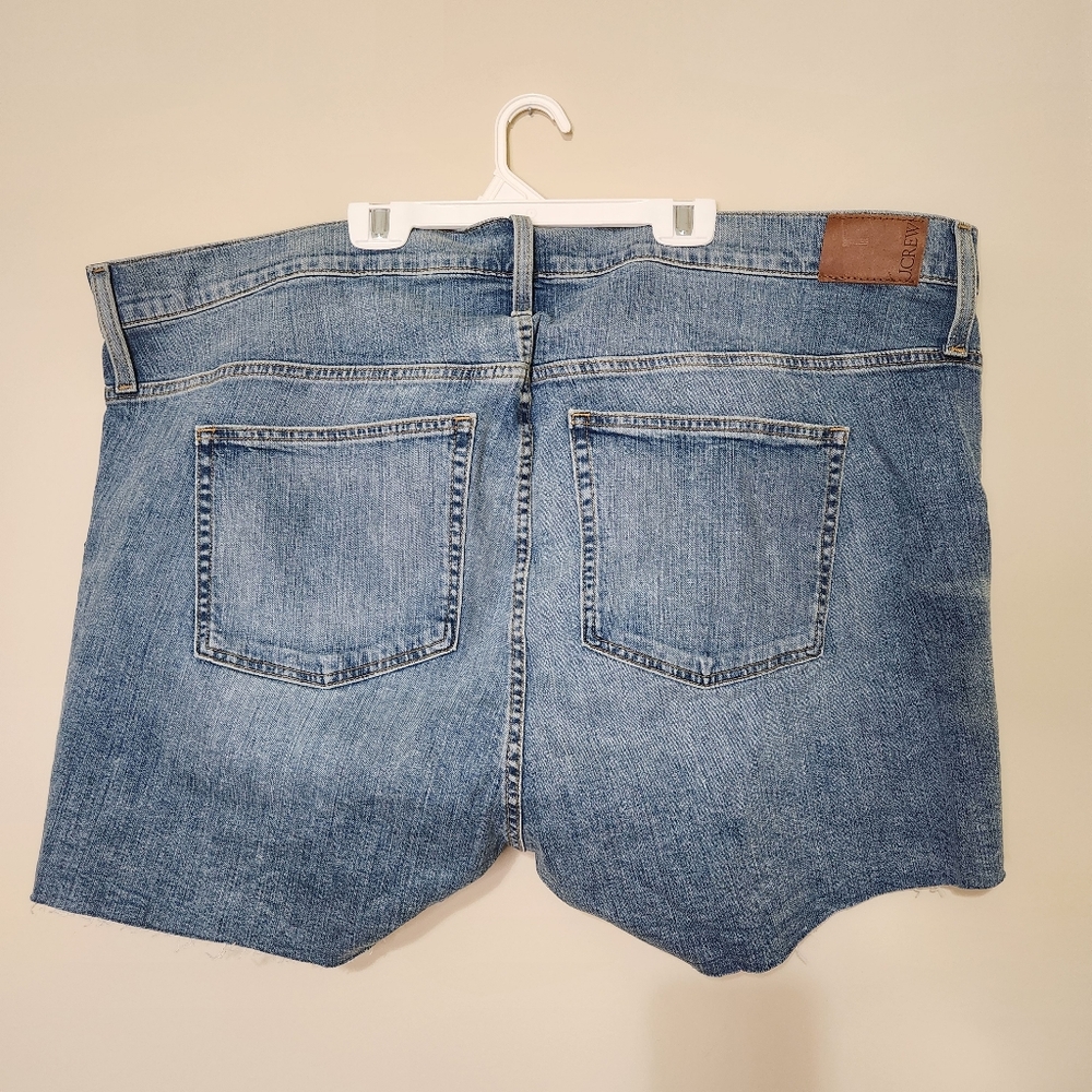 J. CREW Mid Rise Shorts - Picture 4 of 6